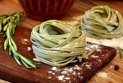 Spinach noodles with tomato paste or marinara serves up a healthy dose of vitamin K.