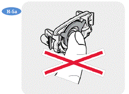 Do not touch thesilver part of the Aerosol Head at any timeduring assembly - Illustration