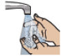 Wash hands and remove syringe from tray - Illustration