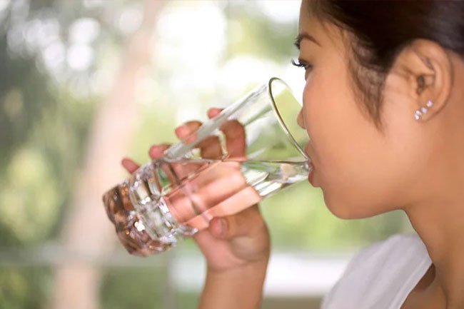 Water helps hydrate you as well as helps control appetite, boosts mental clarity, and improves mood.