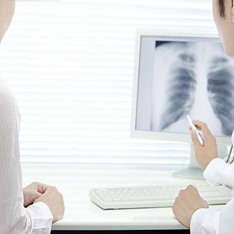 The majority of people with acute bronchitis are contagious if the cause is an infectious agent such as a virus or bacterium.