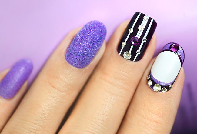 Yes, you can have short acrylic nails.