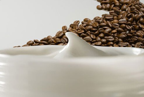 There is no compelling evidence that creams containing caffeine, aminophylline, or theophylline can have a beneficial effect on cellulite.