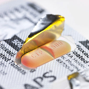 Ciprofloxacin antibiotic drug is used to treat diverticulitis.