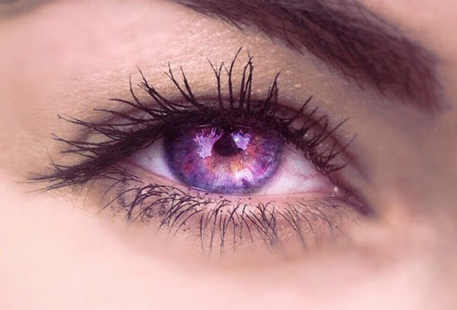 do purple eyes exist
