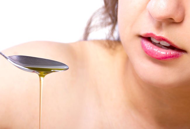 brushing teeth after oil pulling