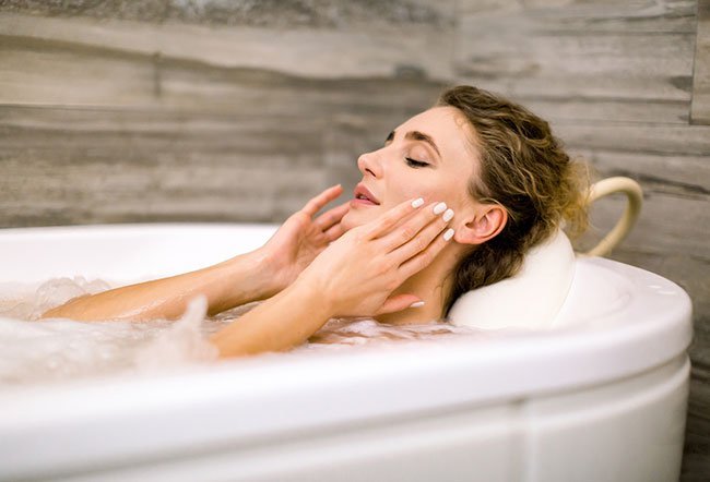 Bleach in bath water