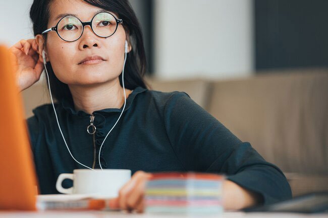 Don't get a stiff neck from bad telephone ergonomics at your home office.