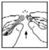 Break off the tamper-resistant plastic-tip cap from
the diluent syringe - Illustration