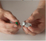 Use an alcohol swab pad to clean the gray rubber seal - Illustration