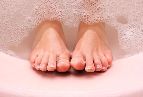 Warm baths help soothe the pain from genital herpes blisters.