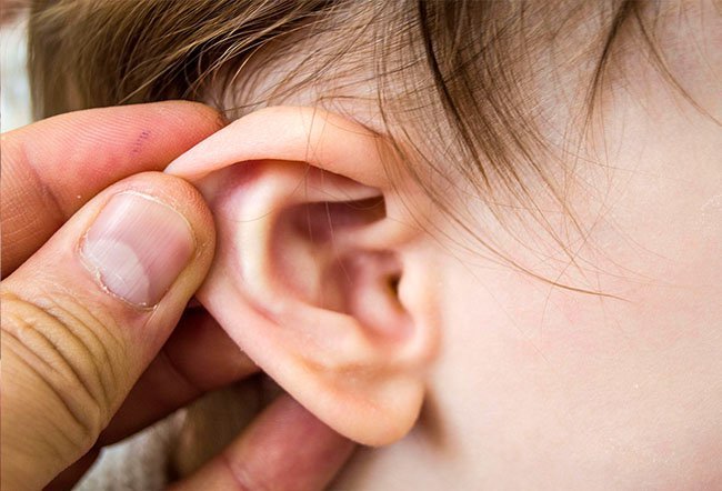 baby ear infection symptoms