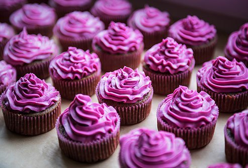 Purple icing with antocyanins is a better alternative to icing made with artificial coloring.