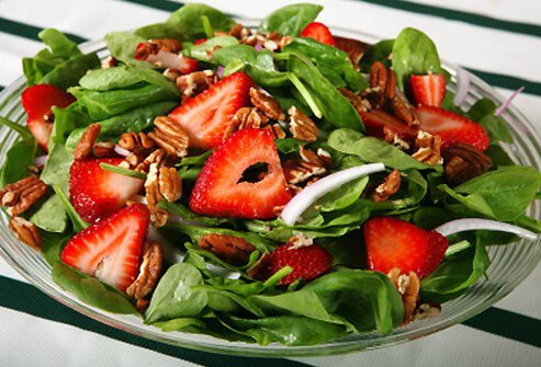 Spinach packs a heart-healthy punch with beta-carotene, vitamins C and E, potassium, folate, calcium, and fiber.
