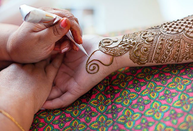 how long does henna last on your skin?