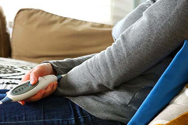 Use heat and cold to help alleviate sciatic pain.