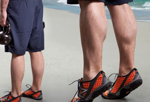 Stand with dumbbells or kettlebells at your sides, feet shoulder-width apart.