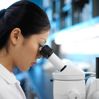 A lab technician doing research on multiple sclerosis (MS).
