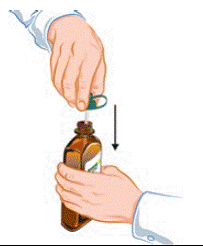 Insert the green syringe adaptor cap - Illustration