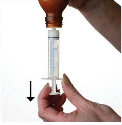 With the syringe in place, turn the bottle upside down - Illustration
