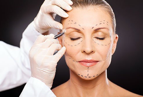There are several differences between cosmetic and plastic surgery.