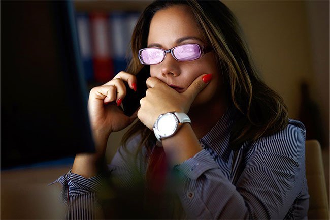 Wearing glasses that block blue-green light may help you have fewer migraines.