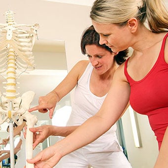 A specialist explains sciatica to a patient.