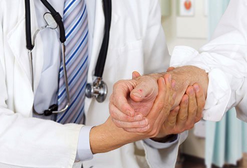 Call the doctor if you notice serious symptoms after being bitten.
