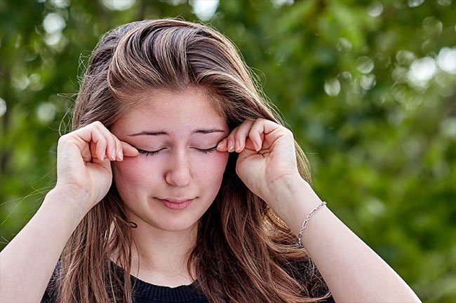 Dry or gritty eyes may be a symptom of Sjögren's syndrome, which is an autoimmune condition.