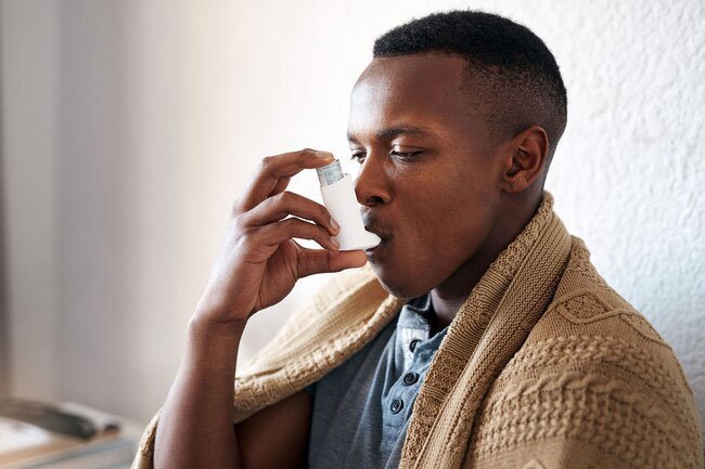 Apples, like other fruits and vegetables, have natural anti-inflammatory and antihistamine properties, which means they may help take a bite out of asthma and other breathing problems.