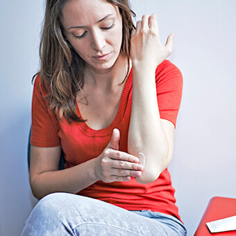 Topical treatments may be helpful for relieving itching associated with tick bites.