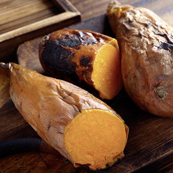 Baked sweet potatoes on a cuttng board.