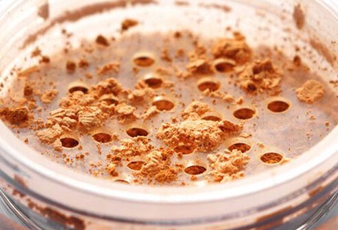 Mineral makeup contains fewer irritating fillers and preservatives than regular cosmetics.