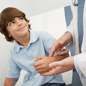 A doctor discusses a boy's wart treatment.