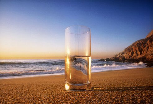 Drinking cool water speeds up metabolism and has healthy weight loss benefits.