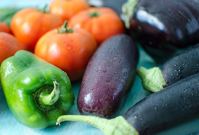 Nightshade vegetables are a group of vegetables that belong to the family “Solanaceae.” Tomatoes, potatoes, eggplant and peppers are nightshade vegetables. Nightshades reportedly worsen arthritis and other health conditions, although there is no solid scientific evidence to validate the claim. 