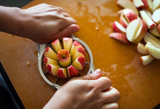 which fruits are the lowest in sugars and carbs