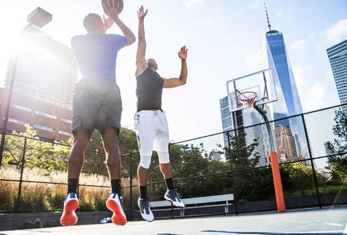 Drinking water may help improve your athletic performance.
