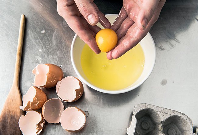 what is in an egg yolk