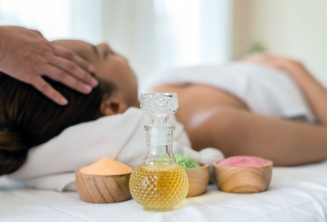 Jojoba oil, like any other natural oil, possesses antimicrobial, antioxidative, and anti-itching properties.