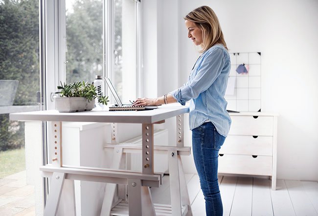 what is the ergonomically correct height for a desk