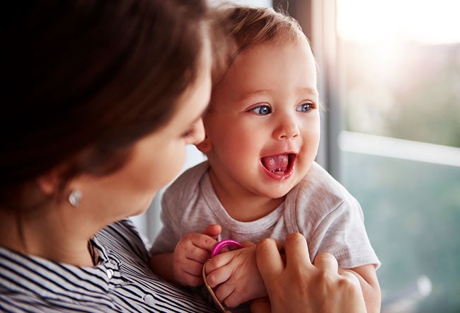 Seven-month-old babies are more familiar with primary caregivers and learn to trust people who can fulfill their needs. At seven months old, your baby can roll over and sit, move objects from hand to hand, babble, creep and many other things. 