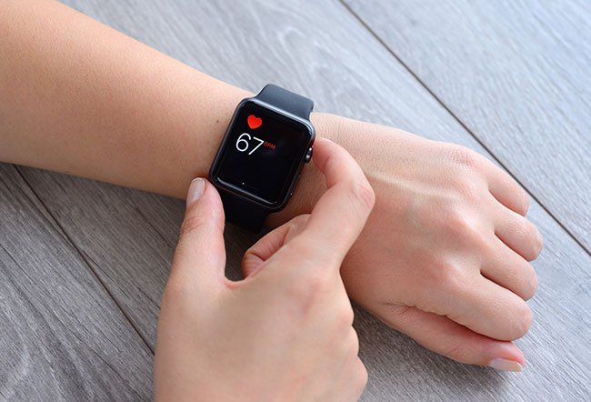 A normal resting heart rate for adults lies somewhere between 60 and 100 beats per minute (BPM), and varies based on age group and gender.