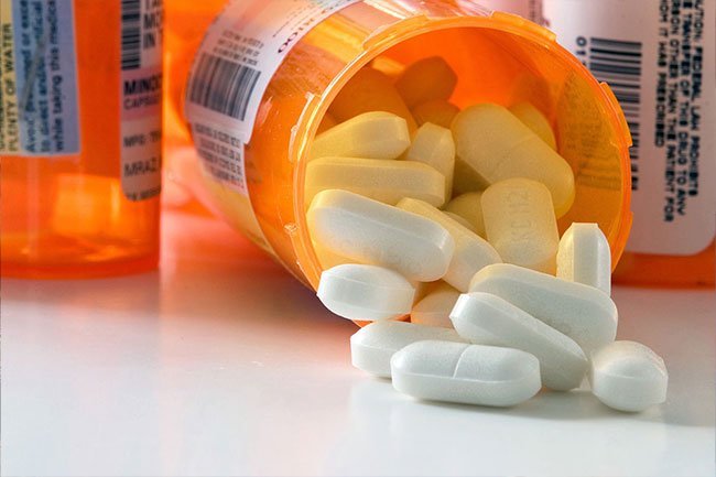 Antiparasitics and other medications may be used to treat worms. 