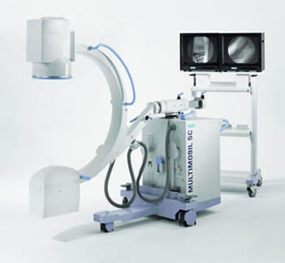 Точная точка входа для эндоскопических инструментов определяется при помощи интраоперационной рентгеноскопии.