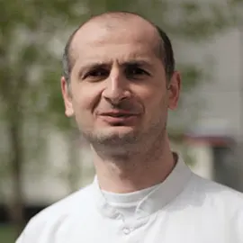 ოთარი ნერგაძე, ნეიროქირურგი. ოთარი ნერგაძე, ნეიროქირურგი.